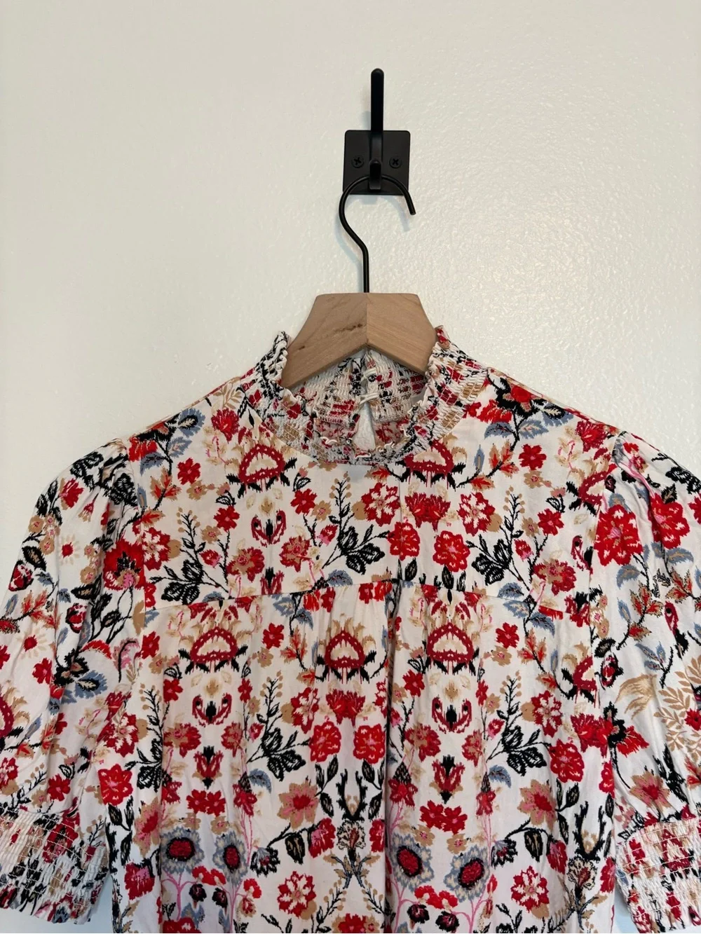 Ann Taylor LOFT Cottage Floral Smocked Mock Neck Puff Sleeve Shirt Red XS